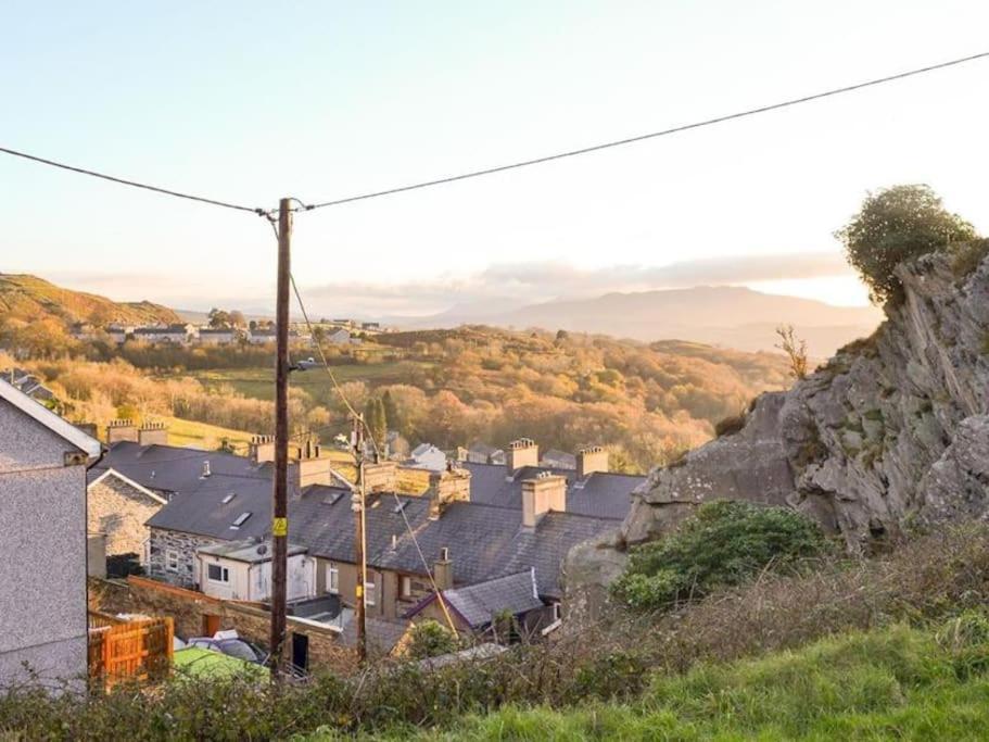Cosy Terrace Cottage Built Into The Mountain Side. Blaenau Ffestiniog Exterior photo