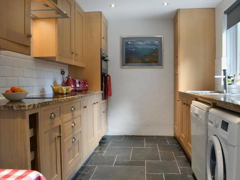 Cosy Terrace Cottage Built Into The Mountain Side. Blaenau Ffestiniog Exterior photo